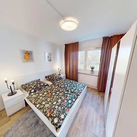 شقة Wohnkomfort Und Retro-charme, Oepnv Fusslaeufig Erreichbar, Wlan